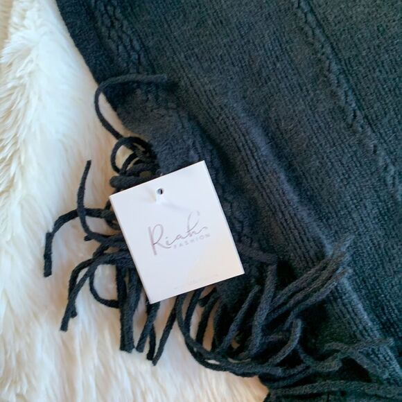 New Raih Black Fringe‎ Poncho - Picture 5 of 7